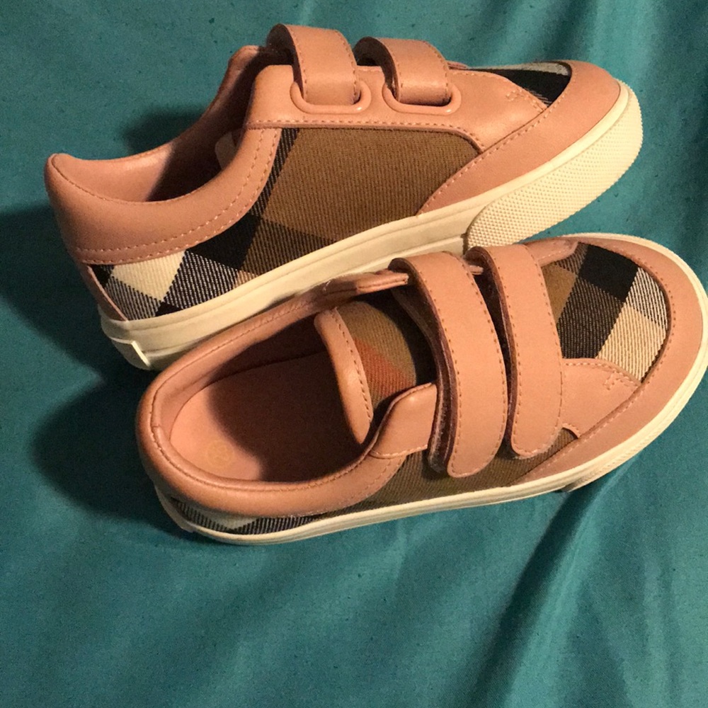 Kid (girl)Burberry sneaker